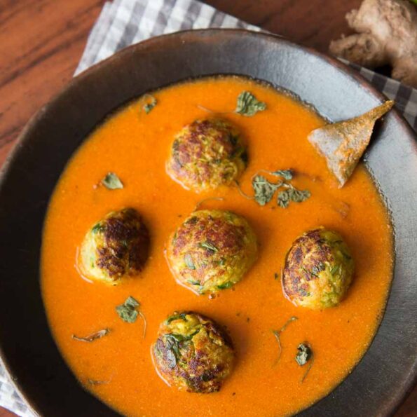 https://www.pontalo.net - No Onion No Garlic Lauki Paneer Kofta Curry Recipe