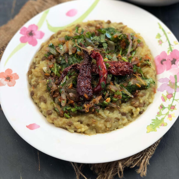 https://www.pontalo.net - Tadkewali Masoor Dal Khichdi Recipe With Garlic & Onions