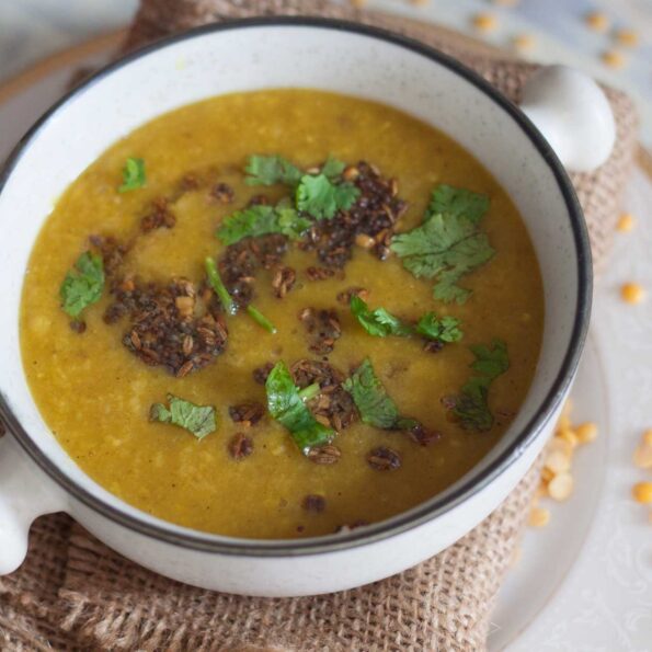 https://www.pontalo.net - Maharashtrian Ambat Goda Dal Recipe