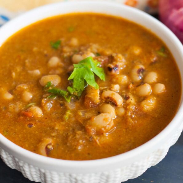 https://www.pontalo.net - Maharashtrian Chavali Chi Usal Recipe - Black Eyed Peas Curry