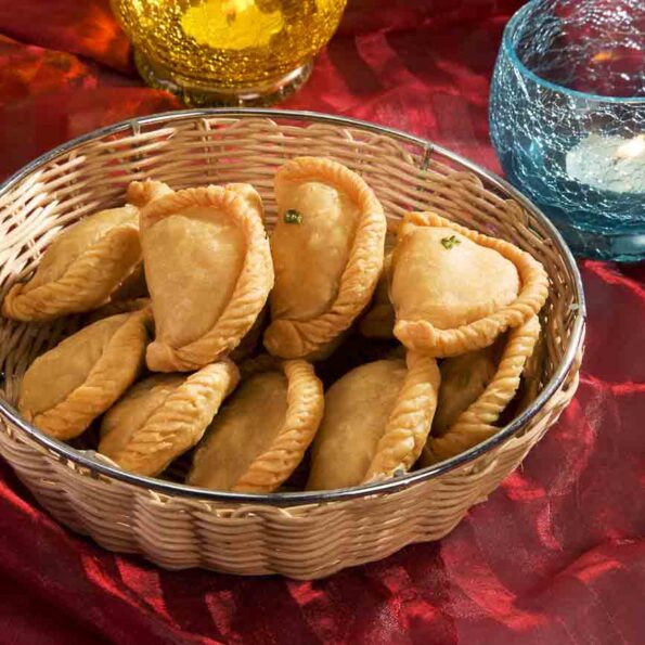 https://www.pontalo.net - Maharashtrian Karanji Recipe (Gujiya) - A Delicious Diwali Sweet