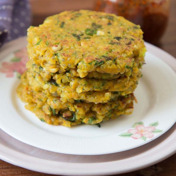 https://www.pontalo.net - Sabudana Thalipeeth Recipe - Tapioca Pearl Spicy Flat Bread