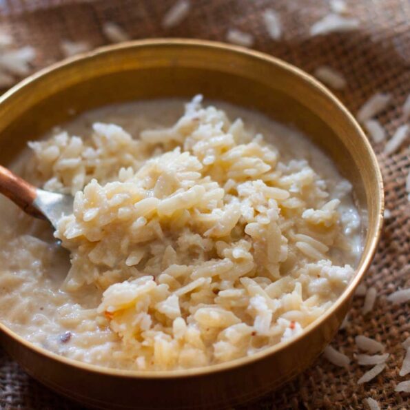 https://www.pontalo.net - Maharashtrian Style Gul Pohe (Sweetened Beaten Rice with Coconut)