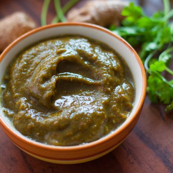 https://www.pontalo.net - Malabar Style Dates Coriander Chutney Recipe