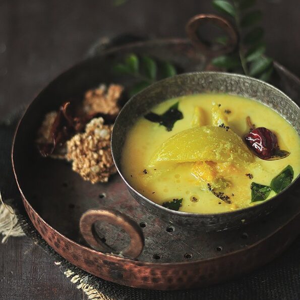 https://www.pontalo.net - Mambazha Pulissery Recipe - Mango Mor Kuzhambu Recipe