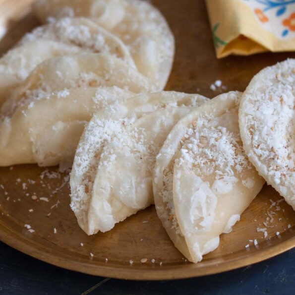 https://www.pontalo.net - Konkani Style Mande/Mandige/Chavde Recipe-Thin fried pancakes stuffed with sweet coconut Recipe