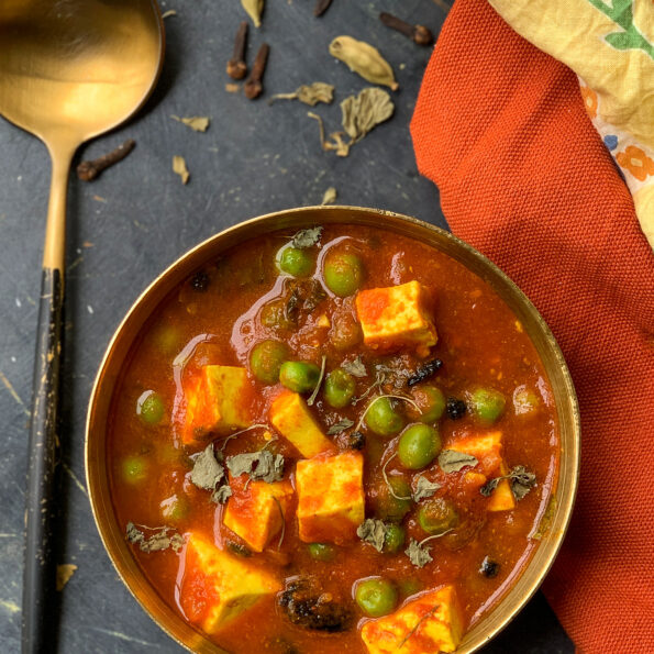 https://www.pontalo.net - Matar Paneer Recipe - Paneer in Peas Gravy