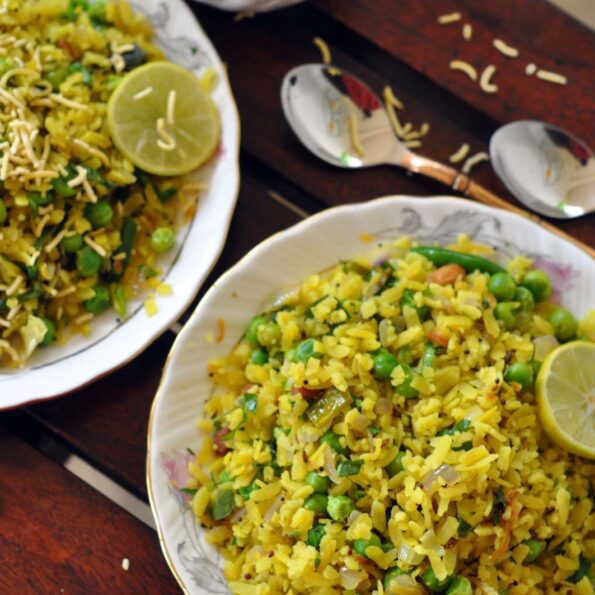 https://www.pontalo.net - Matar Poha Recipe (Flattened Rice Stir Fry with Green Peas)