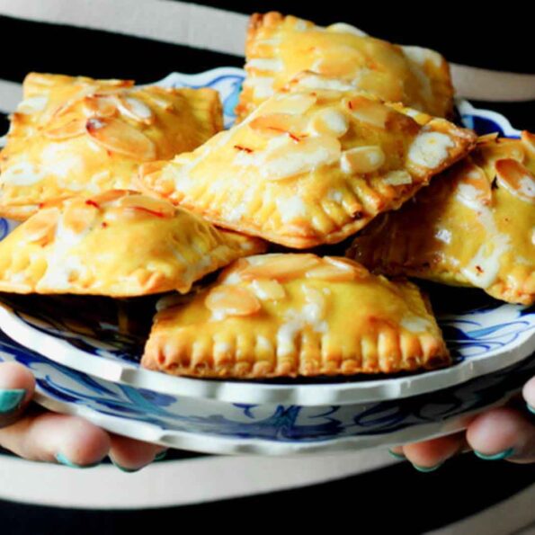 https://www.pontalo.net - Mawa Gujiya With Badam and Pista Recipe