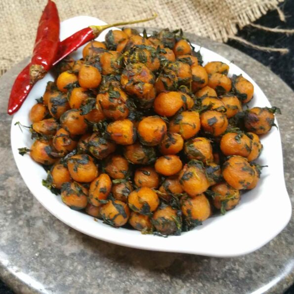 https://www.pontalo.net - Menthi Aaku Badeela Koora Recipe - Besan Muthia Cooked With Methi Leaves