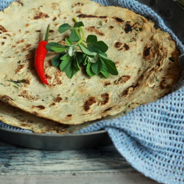 https://www.pontalo.net - Methi Jowar Roti Recipe (Fenugreek & Millet flatbread)