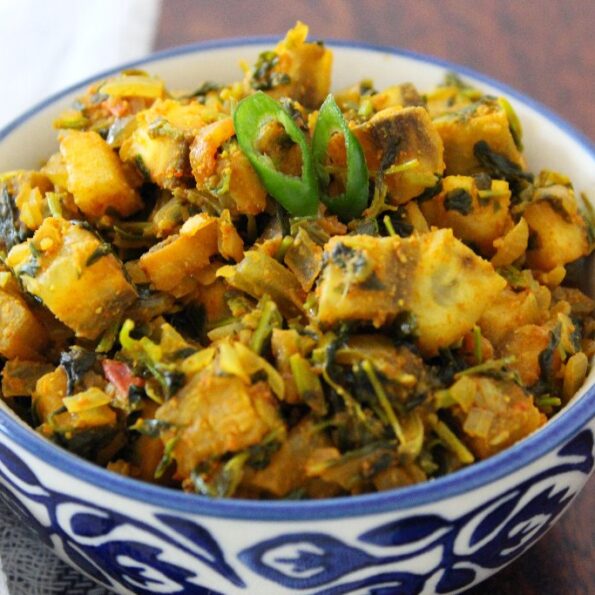 https://www.pontalo.net - Methi Aur Kache Kele Ki Sabzi Recipe-Fenugreek Greens & Raw Banana Stir Fry