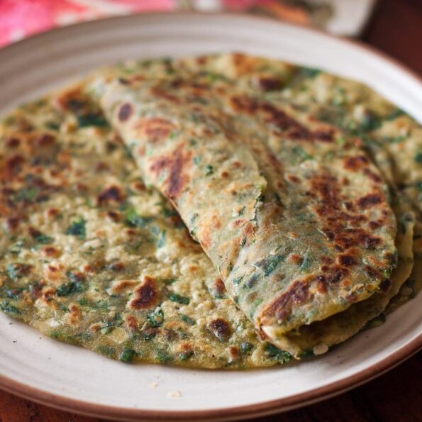 https://www.pontalo.net - Methi Lachha Paratha Recipe