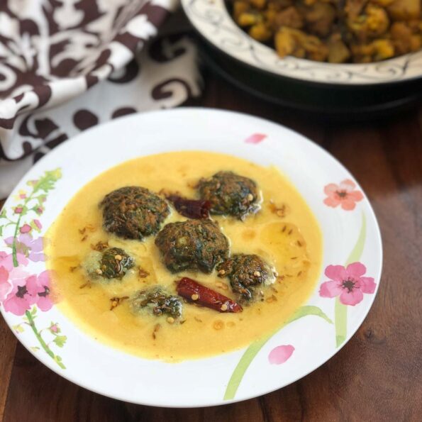 https://www.pontalo.net - Methi Pakoda Kadhi Recipe - Punjabi Kadhi Pakora