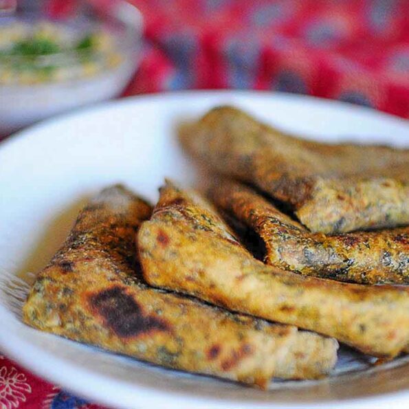 https://www.pontalo.net - Methi And Palak Paratha Recipe