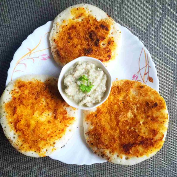 https://www.pontalo.net - Milagai Podi Uthappam Recipe - Spicy Chilli Powder Pancake Recipe