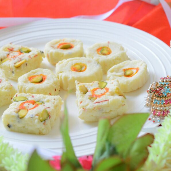 https://www.pontalo.net - Milk Powder Chena Burfi Recipe