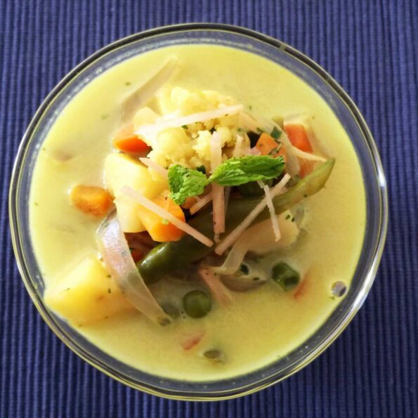 https://www.pontalo.net - मिंट वेजिटेबल मोइली रेसिपी - Mixed Vegetables Cooked In Minty Coconut Milk (Recipe In Hindi)