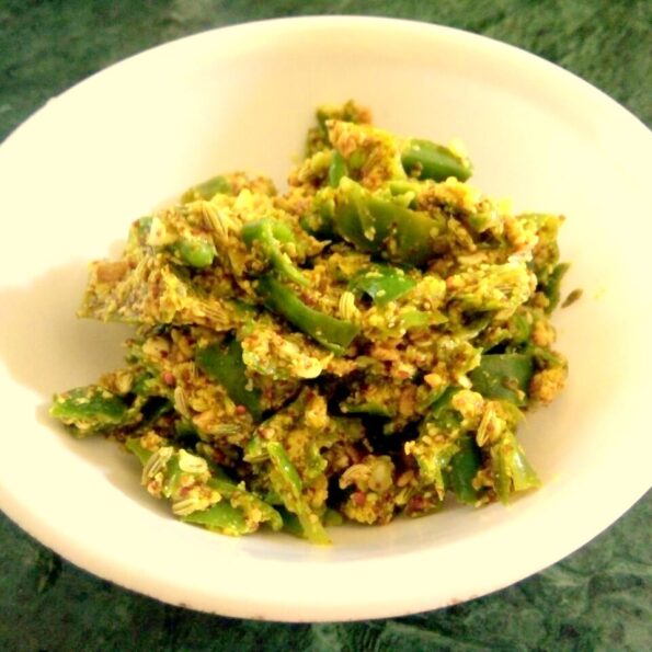 https://www.pontalo.net - Mirchi Ka Kuta Recipe