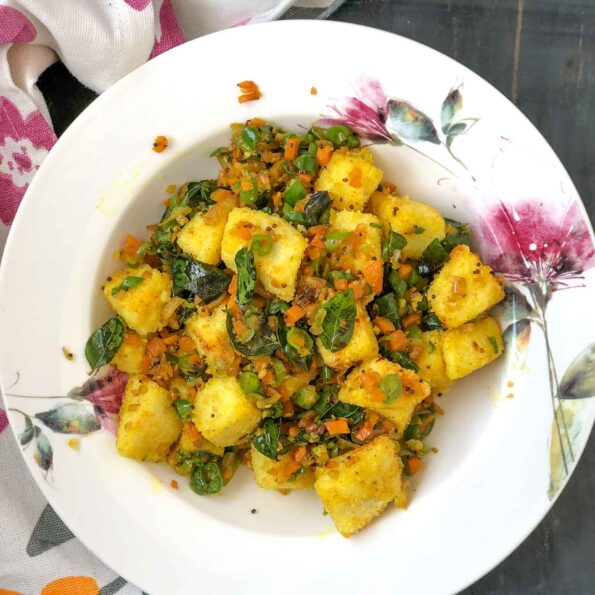 https://www.pontalo.net - Mixed Vegetable Idli Upma Recipe