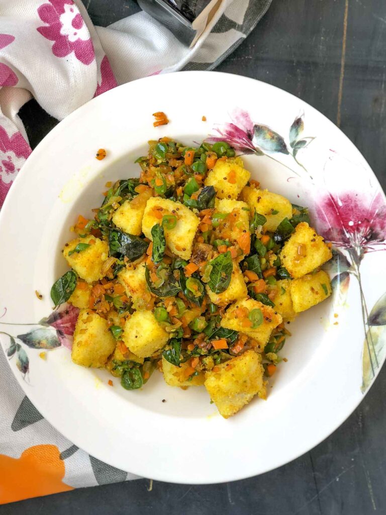 https://www.pontalo.net - Mixed Vegetable Idli Upma Recipe