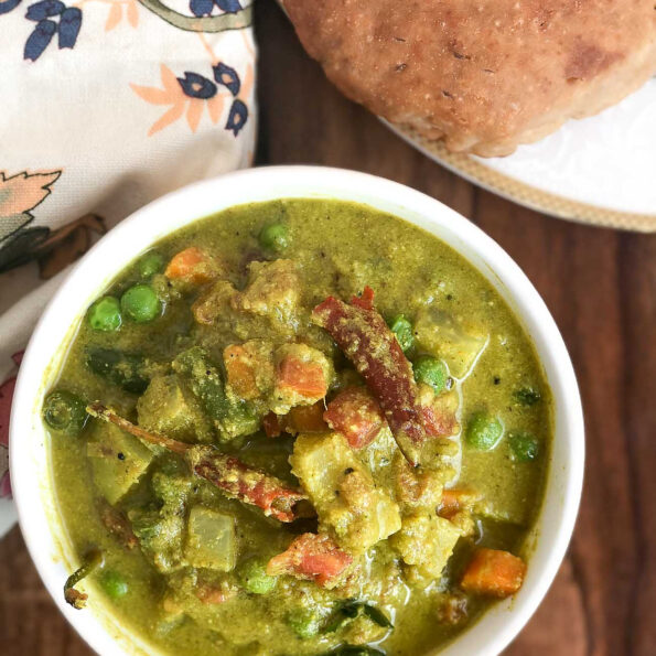 https://www.pontalo.net - Mixed Vegetable Sagu Recipe - Karnataka Style Vegetable Kurma Recipe