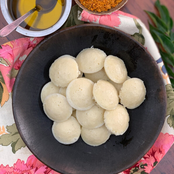 https://www.pontalo.net - Moong Dal Idli Recipe