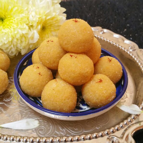 https://www.pontalo.net - Moong Dal Ladoo Recipe