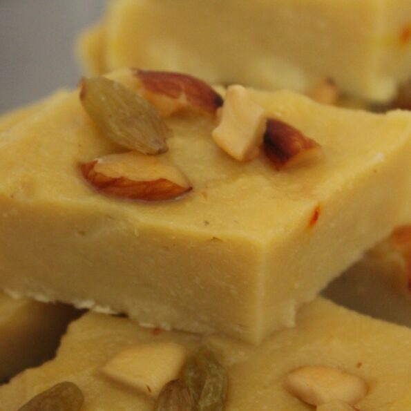 https://www.pontalo.net - Moong Dal Halwa Burfi Recipe