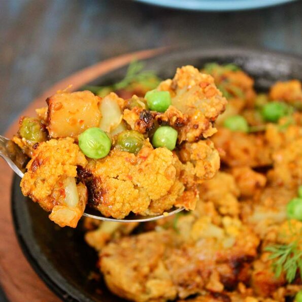 https://www.pontalo.net - मुघलाई आलू मटर गोभी रेसिपी - Mughlai Aloo Matar Gobi (Recipe In Hindi)