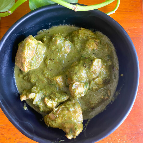 https://www.pontalo.net - Murgh Palak Recipe - Chicken In Spinach Gravy