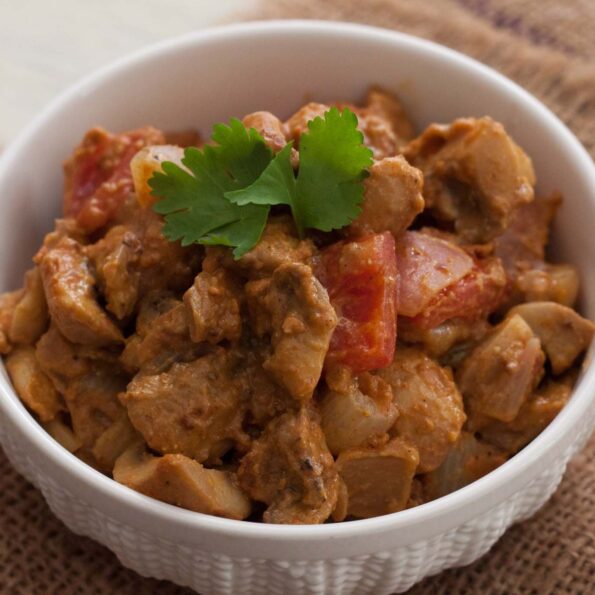 https://www.pontalo.net - Mushroom Tikka Masala Dry Recipe