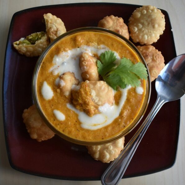 https://www.pontalo.net - Matar Paneer Kachori Korma Recipe - Green Peas And Paneer Kachori Curry