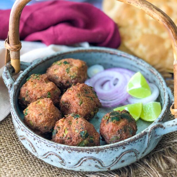 https://www.pontalo.net - Mutton Kola Urundai Recipe - Chettinad Mutton Keema Balls