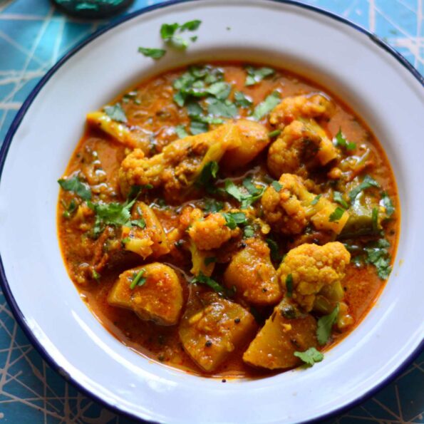 https://www.pontalo.net - Potato And Cauliflower In Peanut Curry Recipe