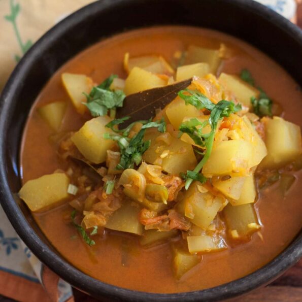 https://www.pontalo.net - North Indian Style Green Raw Papaya Curry Recipe