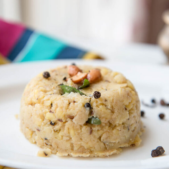 https://www.pontalo.net - Oats Ven Pongal Recipe