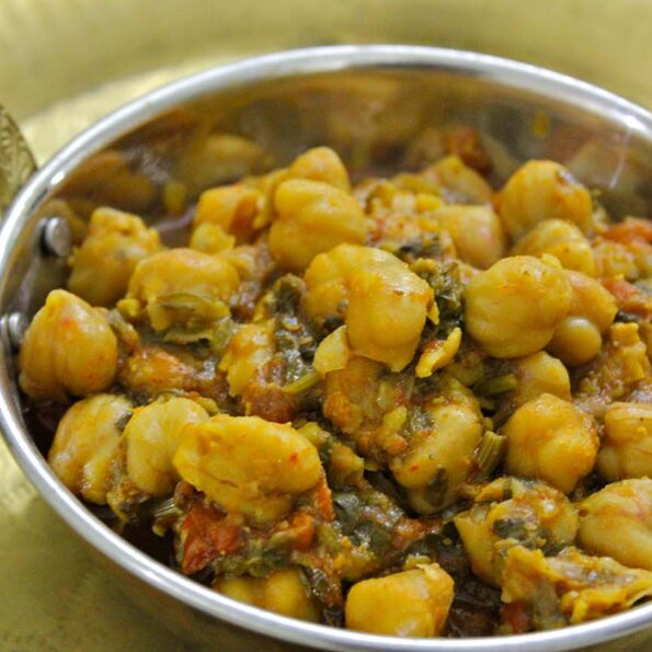 https://www.pontalo.net - Palak Chole Recipe (Spinach & Chickpea Curry)