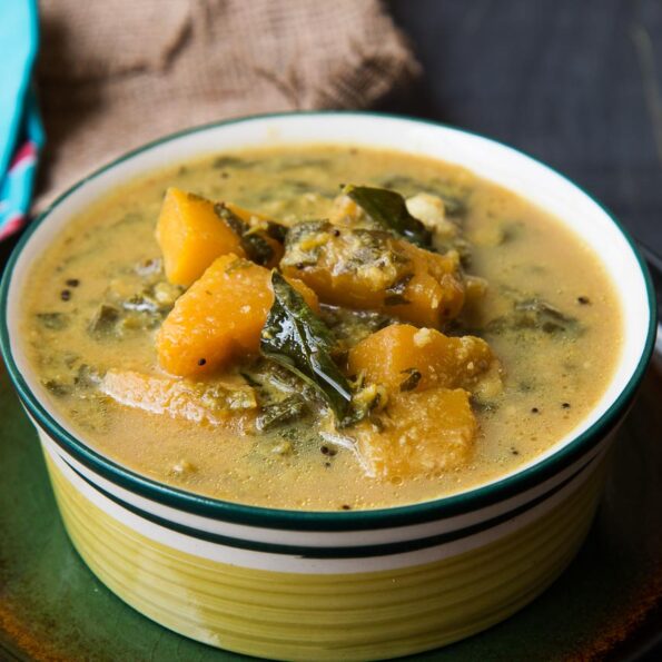 https://www.pontalo.net - Parangikkai Keerai Kuzhambu Recipe (Pumpkin Spinach Curry)