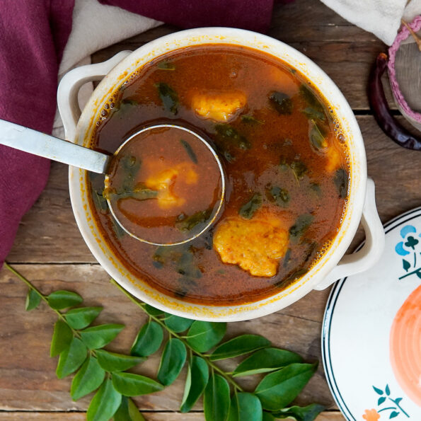 https://www.pontalo.net - Paruppu Urundai Rasam Recipe - Dal Dumpling Rasam