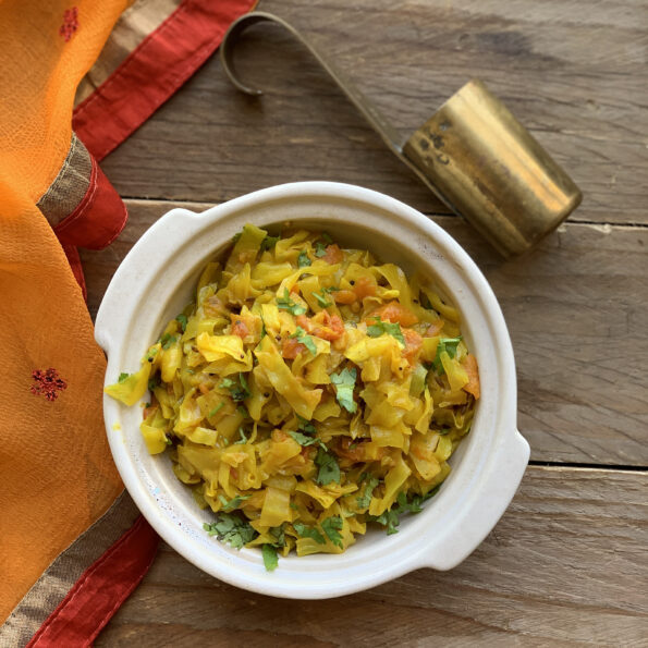 https://www.pontalo.net - Patta Gobi Sabzi Recipe - Cabbage Tomato Sabzi