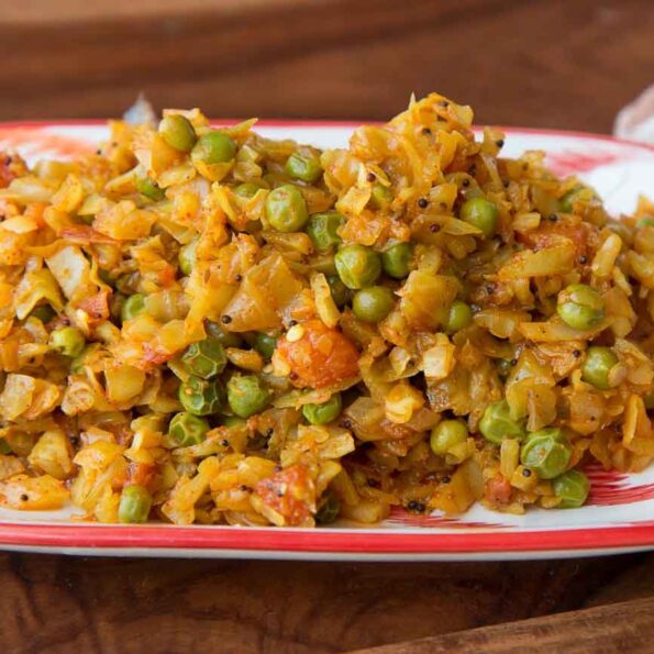 https://www.pontalo.net - Patta Gobi Matar Nu Shaak Recipe (Cabbage & Peas Sabzi Recipe)