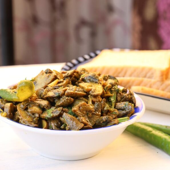 https://www.pontalo.net - शिमला मिर्च और मशरुम की सब्ज़ी रेसिपी - Pepper Mushroom Stir Fry (Recipe In Hindi)