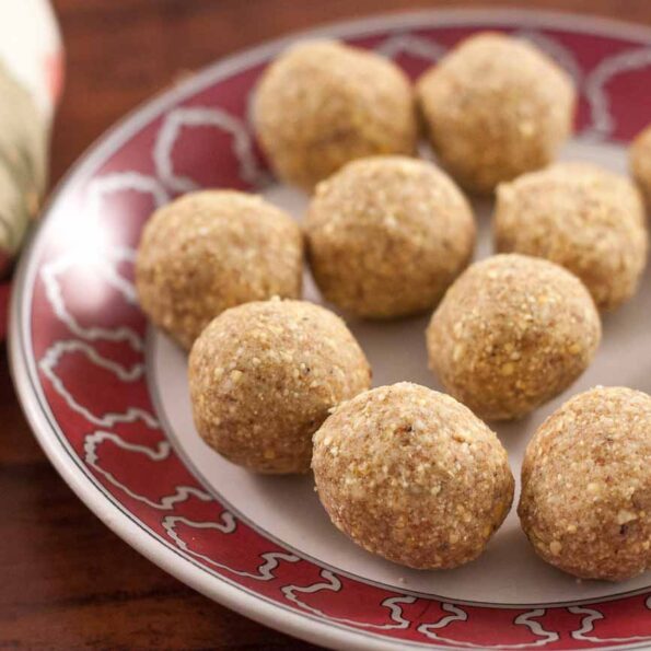 https://www.pontalo.net - Badam Pottukadalai Ladoo Recipe - Almond Chana Dal Ladoo