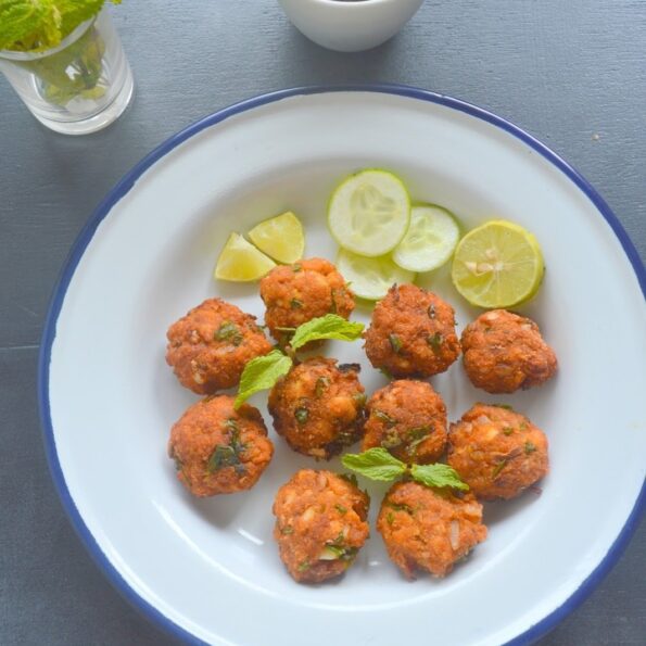 https://www.pontalo.net - Prawn Fritters Recipe (Shrimp Vadai)