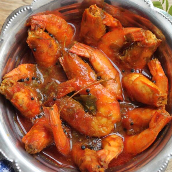 https://www.pontalo.net - Prawns Kuzhambu Recipe - Tangy Prawns In Tamarind And Coconut Gravy