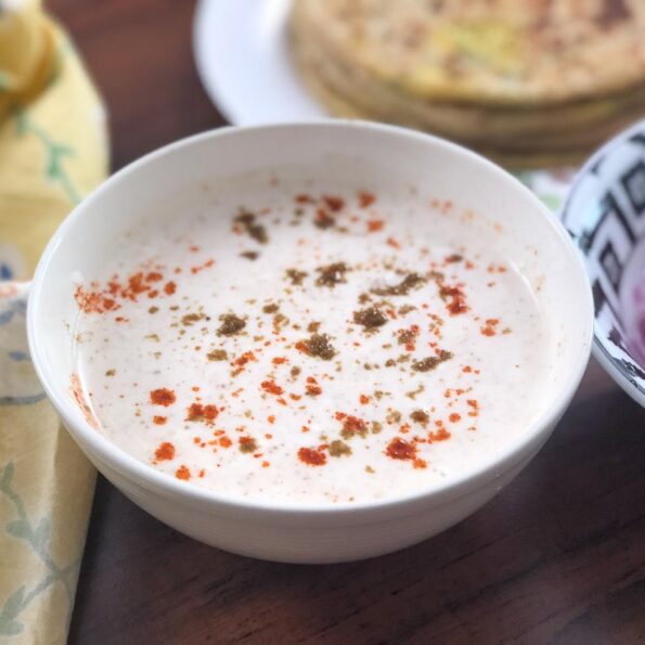 https://www.pontalo.net - Burani Raita Recipe - Garlic Based Yogurt