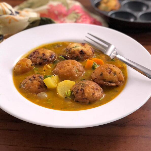 https://www.pontalo.net - Mini Onion Vada With Vengaya Sambar Recipe - Pan Fried Fritters in Tangy Lentil Curry