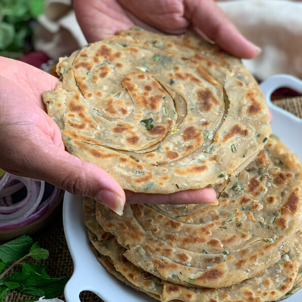 https://www.pontalo.net - Pudina Lehsun Laccha Paratha Recipe - Mint Garlic Layered Paratha