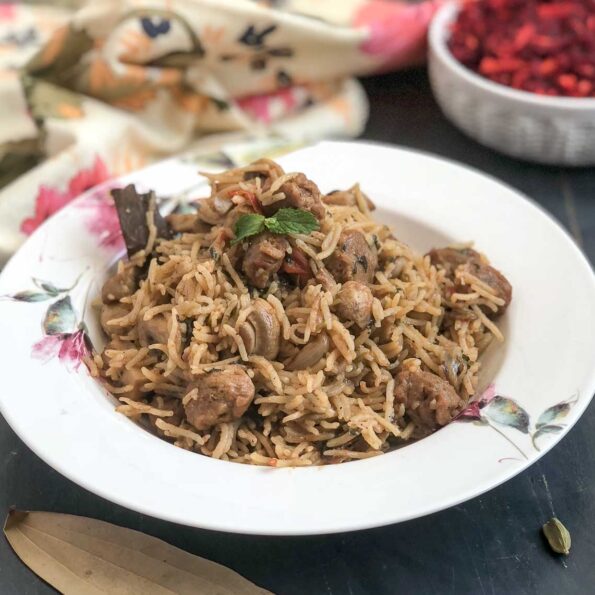 https://www.pontalo.net - Pudina Mushroom And Soya Biryani Recipe